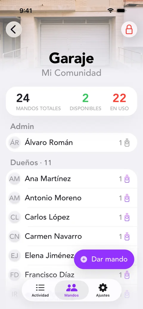 Pantalla de la app HOMYHUB con los mandos del garaje de una comunidad repartidos entre el administrador y los vecinos